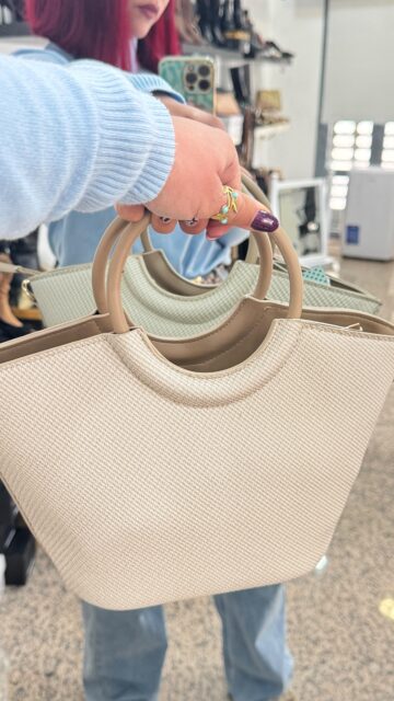 Chicas! Marzo cargado de novedades!! 

Espero que os guste🤍

Dinos tus favoritos 🤩

Haz tu pedido y en 24-48 horas lo tienes en casa👜🛍️👜📲🏠

#tacónchic #novedades #tendencia #modacalzado #